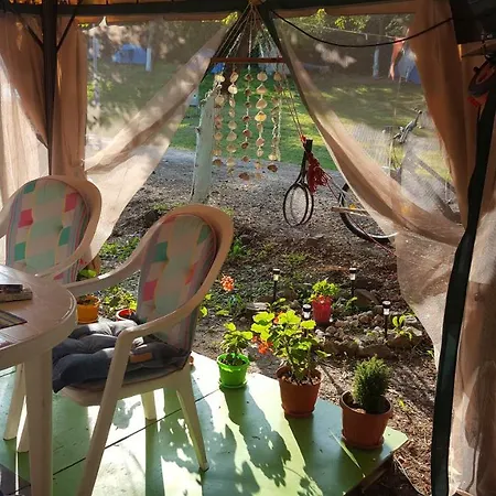 Caravan Aleks Camping *